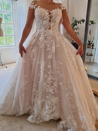 Elegant white ball gown wedding dress with a strapless sweetheart neckline, intricate lace embroidery, and a floor-length tulle A-line silhouette, perfect for romantic and traditional bridal styles