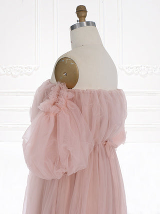 Elegant evening dress with a dreamy layered tulle design in soft pink, enhanced by a gathered empire waist for a flattering fit