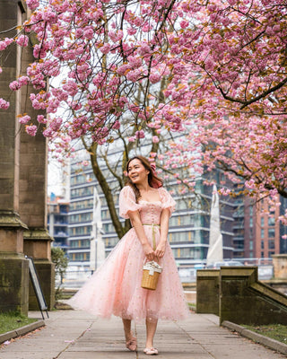 Elegant pastel pink A-line dress adorned with daisy floral details, sheer puff sleeves, and a sweetheart neckline, ideal for romantic outdoor weddings and fairycore aesthetics